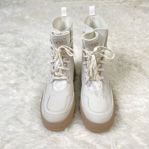 UGG Women's White and Tan Boots Size 6 NWOT